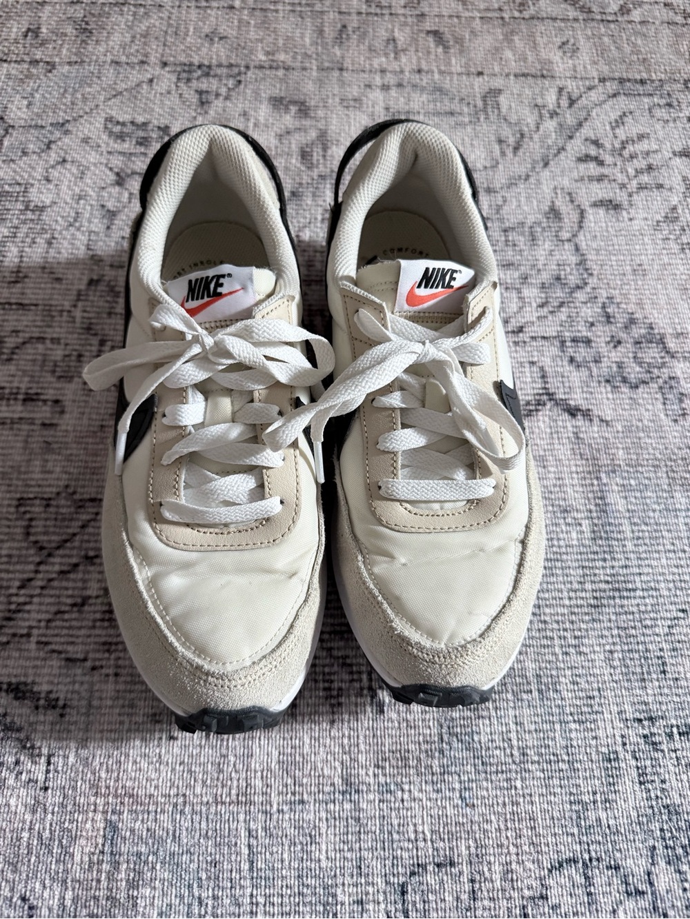 Nike Cream & Black Low-Top Retro Running Shoes